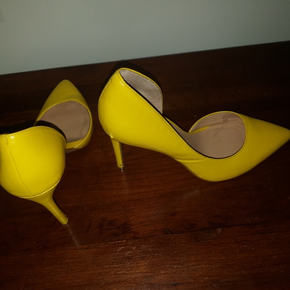 Yellow pump - Picture 3 of 9